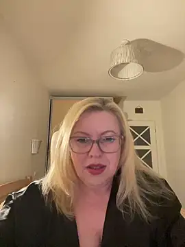 Snapshot of JanieLight53 chatting on 22, 5, 2026 JanieLight53 online show from 22, 5, 2026