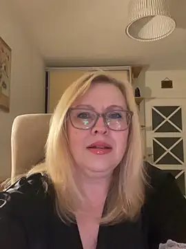 Snapshot of JanieLight53 chatting on 18, 5, 2026 JanieLight53 online show from 18, 5, 2026