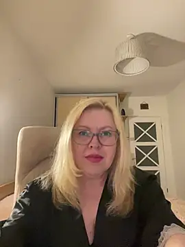 Snapshot of JanieLight53 chatting on 7, 6, 2026 JanieLight53 online show from 7, 6, 2026
