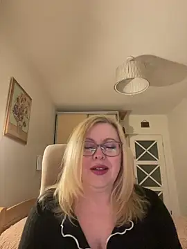 JanieLight53 online show from 10, 4, 2026