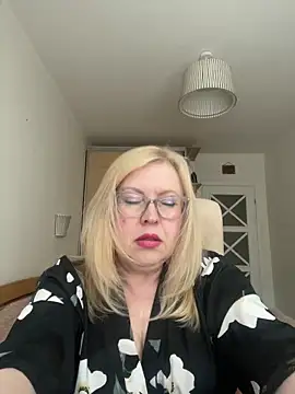 Snapshot of JanieLight53 chatting on 29, 5, 2026 JanieLight53 online show from 29, 5, 2026