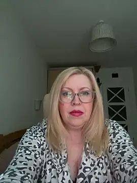 Snapshot of JanieLight53 chatting on 5, 6, 2026 JanieLight53 online show from 5, 6, 2026