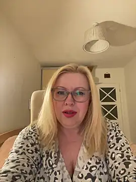 Snapshot of JanieLight53 chatting on 6, 6, 2026 JanieLight53 online show from 6, 6, 2026