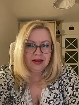 Snapshot of JanieLight53 chatting on 3, 6, 2026 JanieLight53 online show from 3, 6, 2026