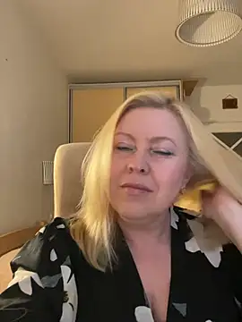 Snapshot of JanieLight53 chatting on 24, 6, 2026 JanieLight53 online show from 24, 6, 2026