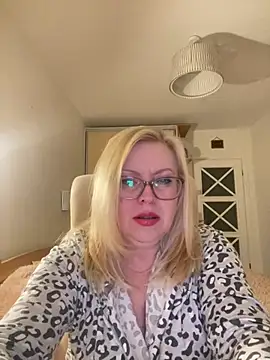 Snapshot of JanieLight53 chatting on 28, 5, 2026 JanieLight53 online show from 28, 5, 2026