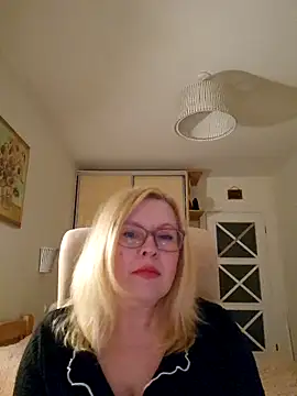 Snapshot of JanieLight53 chatting on 24, 3, 2026 JanieLight53 online show from 24, 3, 2026