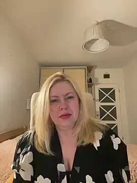 Snapshot of JanieLight53 chatting on 18, 6, 2026 JanieLight53 online show from 18, 6, 2026