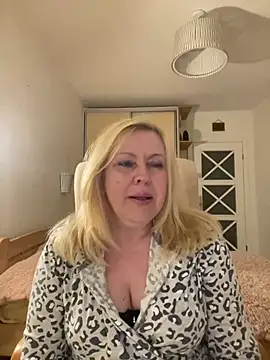 Snapshot of JanieLight53 chatting on 16, 6, 2026 JanieLight53 online show from 16, 6, 2026
