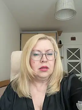 Snapshot of JanieLight53 chatting on 10, 6, 2026 JanieLight53 online show from 10, 6, 2026