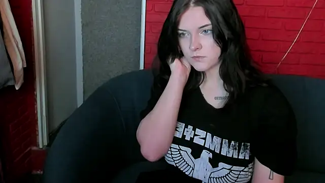 EsterTwilight online show from 8, 4, 2026