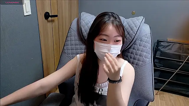 Berry Chuu online show from 9, 4, 2026
