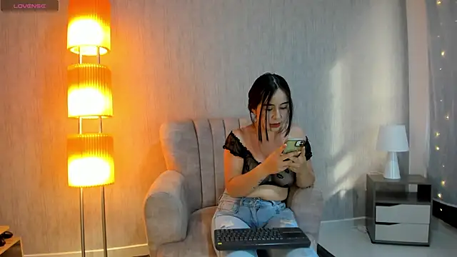 Snapshot of Viioletcollins chatting on 19, 5, 2026 Viioletcollins online show from 19, 5, 2026