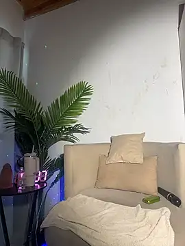 MiaFoxie  online show from 13, 4, 2026