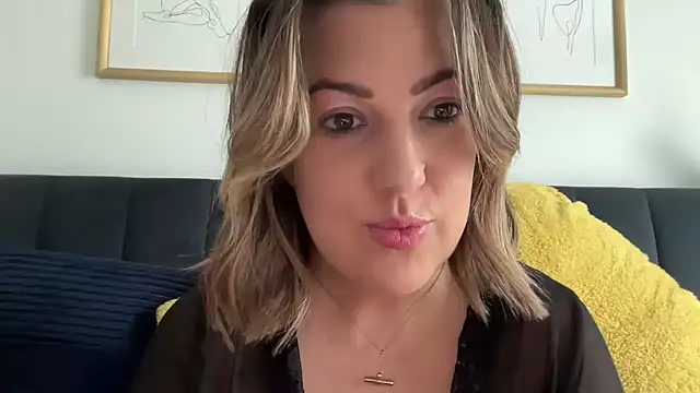 Snapshot of annabellewarick chatting on 6, 5, 2026 annabellewarick online show from 6, 5, 2026