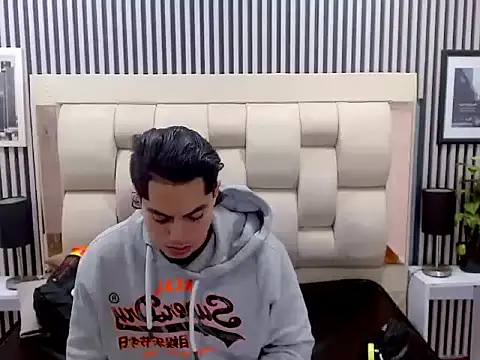 Alex Wolft online show from 3, 4, 2026