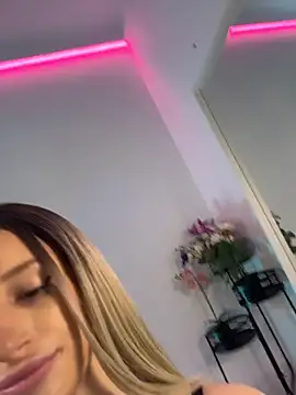 Snapshot of ScarletFlameee chatting on 14, 5, 2026 ScarletFlameee online show from 14, 5, 2026