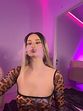 Snapshot of ScarletFlameee chatting on 24, 4, 2026 ScarletFlameee online show from 24, 4, 2026