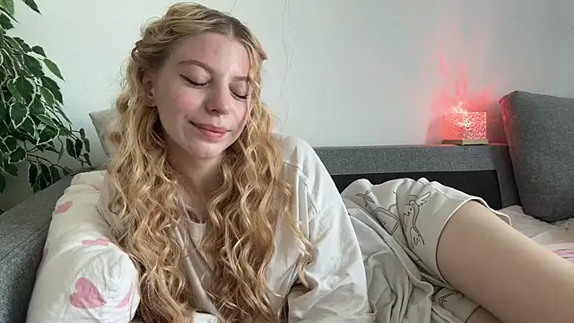 Snapshot of Fanny_Fresh chatting on 2, 8, 2026 Fanny Fresh online show from 2, 8, 2026