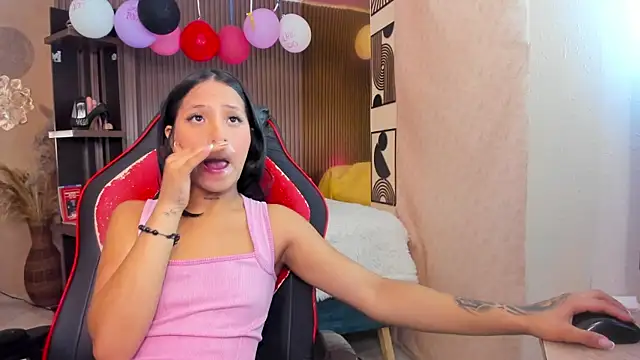 ZaraLuciana online show from 23, 4, 2026