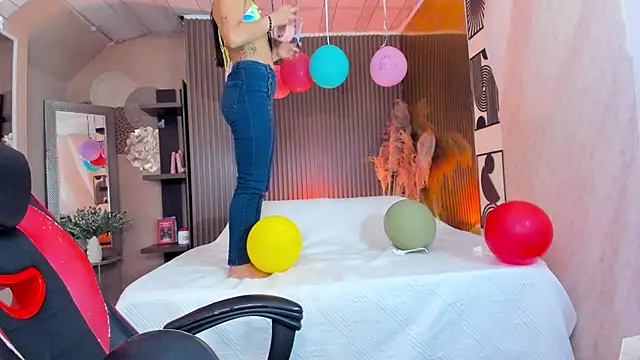 ZaraLuciana online show from 18, 4, 2026