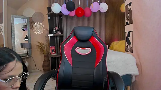 ZaraLuciana online show from 23, 4, 2026