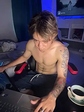 Snapshot of AngelLatinBoy chatting on 5, 4, 2026 AngelLatinBoy online show from 5, 4, 2026