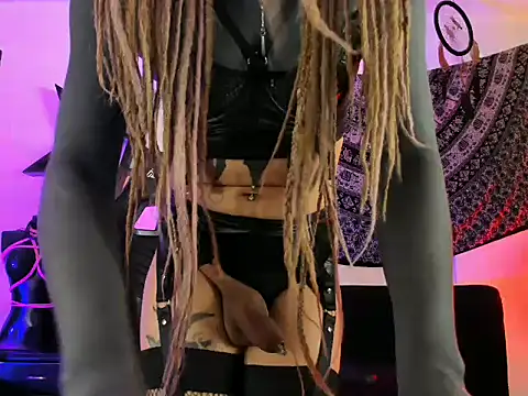 Snapshot of OnixWitch777 chatting on 7, 4, 2026 OnixWitch777 online show from 7, 4, 2026