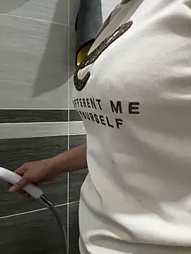 July-lovee online show from 22, 4, 2026