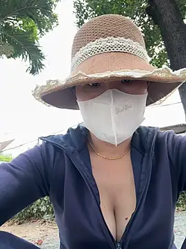 July-lovee online show from 24, 3, 2026