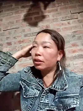 Snapshot of Yellow-pink chatting on 4, 5, 2026 Yellow-pink online show from 4, 5, 2026