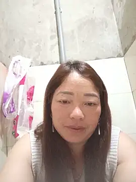 Snapshot of Yellow-pink chatting on 23, 5, 2026 Yellow-pink online show from 23, 5, 2026
