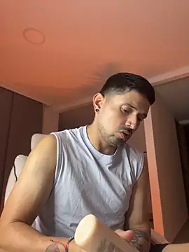 TroyeSavage online show from 12, 4, 2026