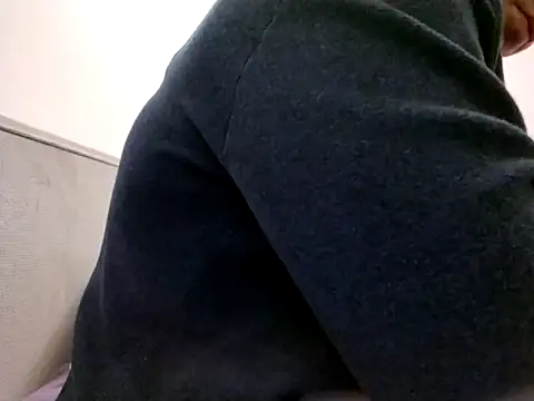 biszexboy97 online show from 12, 5, 2026
