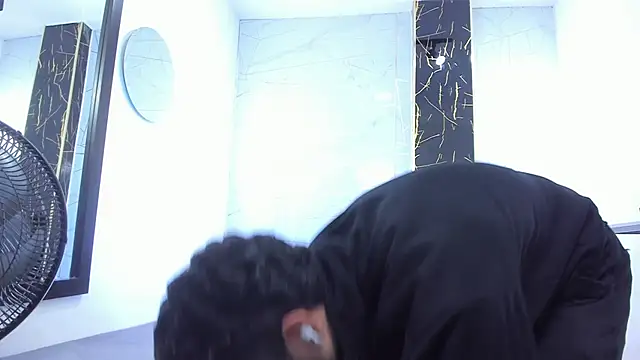 Valentin Lux online show from 5, 4, 2026