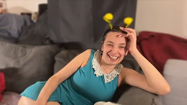 Snapshot of hello_katieex chatting on 28, 4, 2026 hello katieex online show from 28, 4, 2026