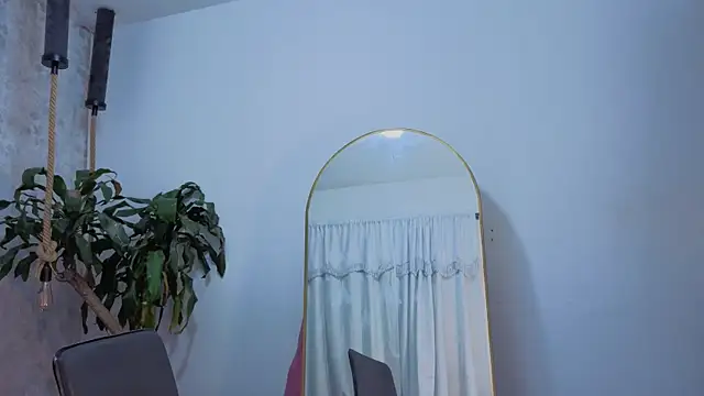 july quinzel online show from 8, 4, 2026