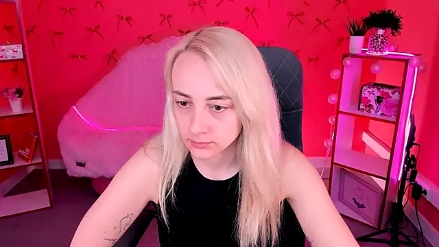 CarolMoor online show from 7, 4, 2026