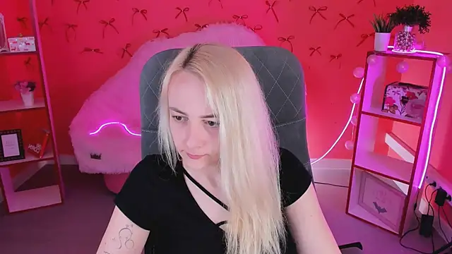 CarolMoor online show from 17, 4, 2026