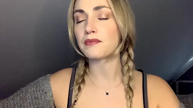 ScarlettSensitive online show from 20, 4, 2026