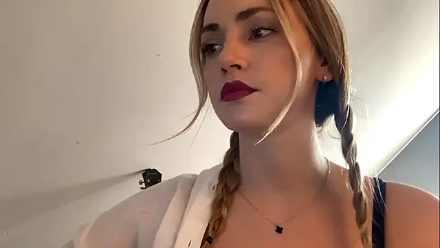 ScarlettSensitive online show from 6, 4, 2026