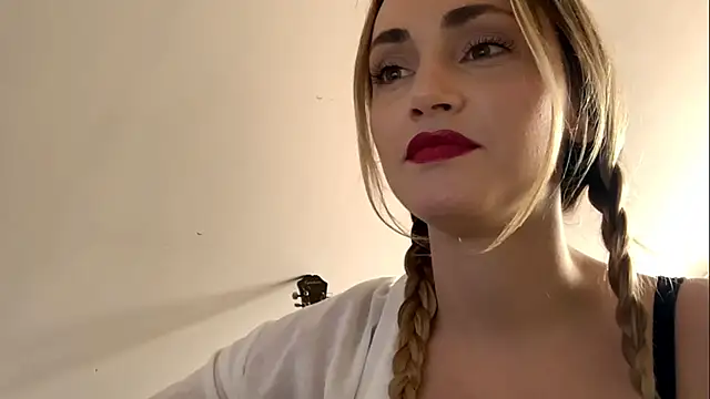 ScarlettSensitive online show from 3, 4, 2026