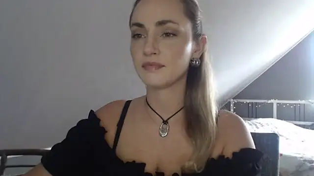 ScarlettSensitive online show from 15, 6, 2026