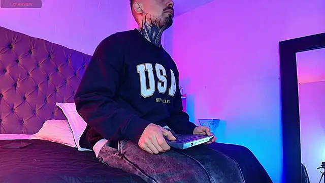 Dallas Whitee online show from 19, 4, 2026