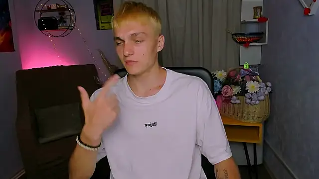 Snapshot of john_lik chatting on 30, 6, 2026 john lik online show from 30, 6, 2026