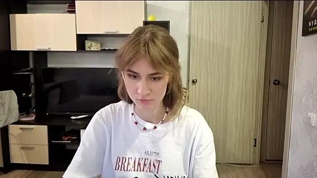 ElenoreHolguin online show from 5, 4, 2026