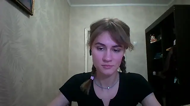 ElenoreHolguin online show from 28, 3, 2026