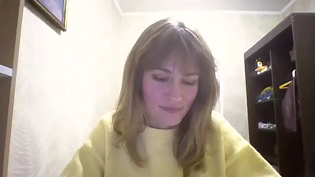 ElenoreHolguin online show from 18, 4, 2026