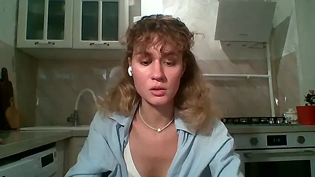 ElenoreHolguin online show from 13, 3, 2026