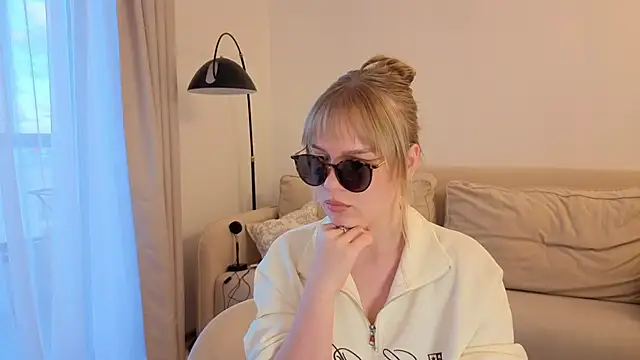 Snapshot of LittleForestELF2 chatting on 9, 5, 2026 LittleForestELF2 online show from 9, 5, 2026